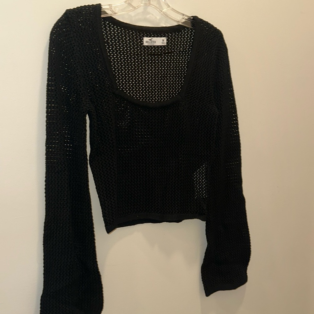 Black size medium hollister sweater